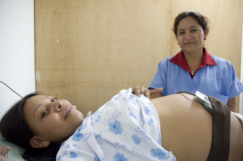 Jeune mère en visite de contrôle à la Casa Materna - Nicaragua
